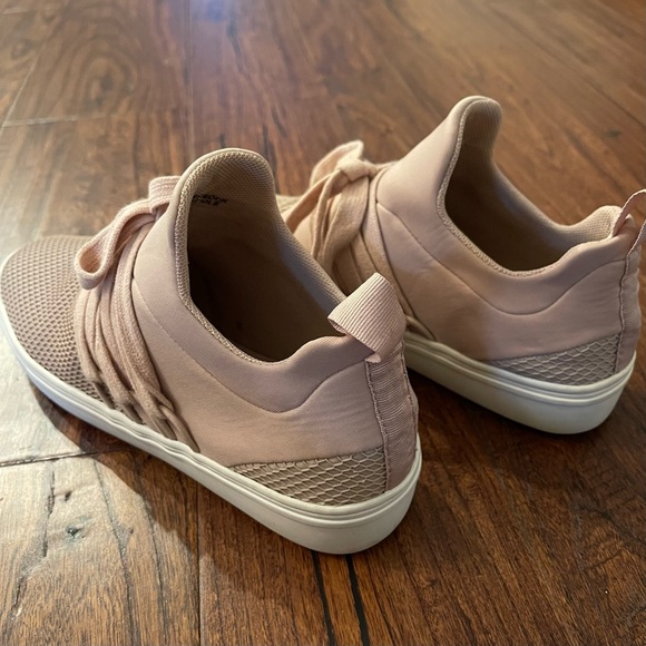 Steve Madden Sneakers - Picture 2 of 4